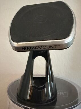 MAGICMOUNT Magnetic Car Phone Mount - Black & Silver